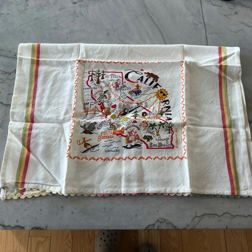 Catstudio “California” embroidered tea towel, brand new - Picture 2 of 3